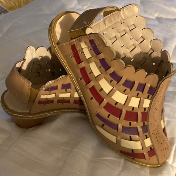Shoes - Size 8 multi colored sandals, chunky 👠 heels $22.00